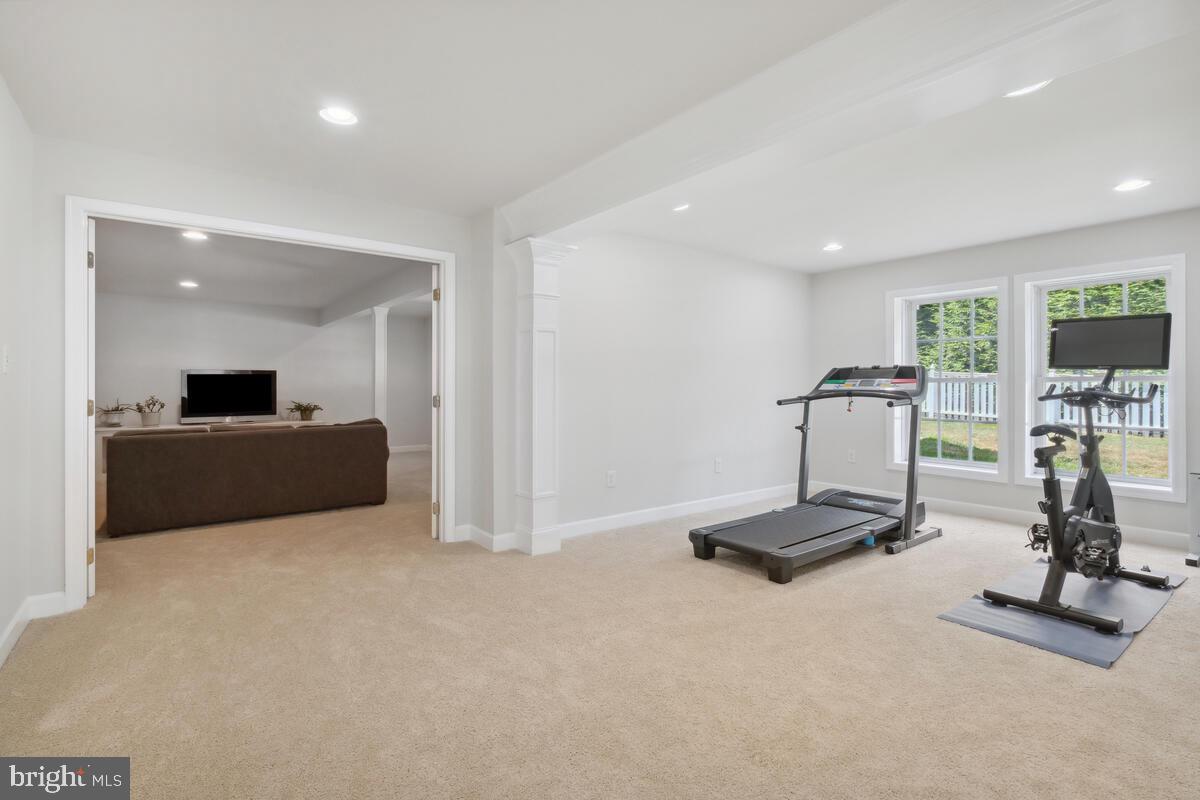 KINGS CROSSING - Residential