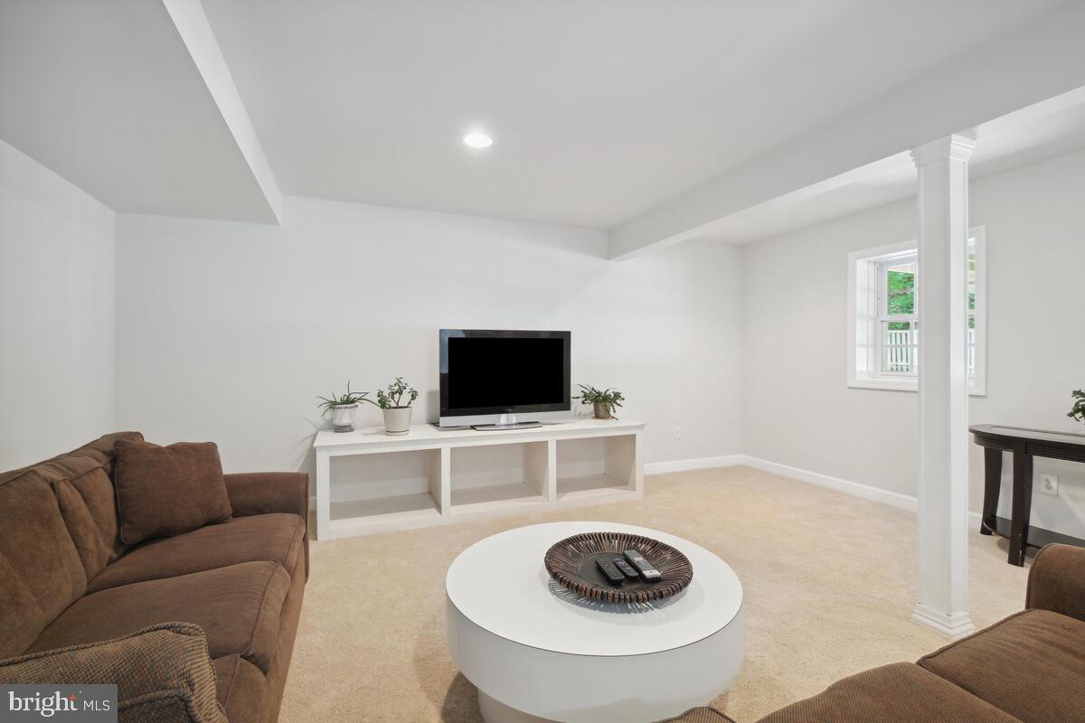 KINGS CROSSING - Residential