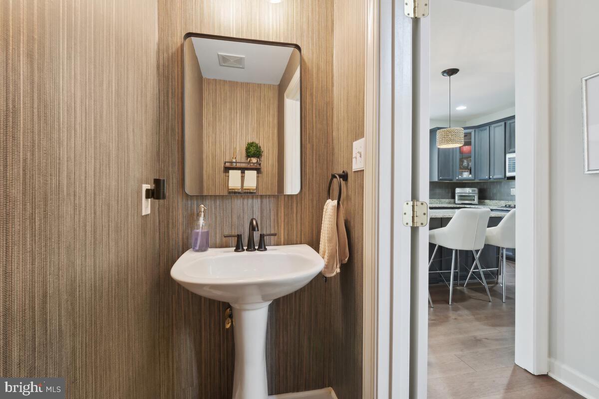 KINGS CROSSING - Residential