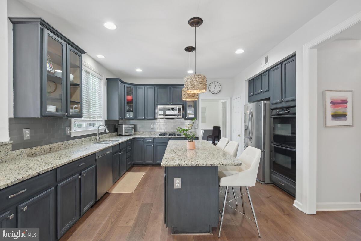 KINGS CROSSING - Residential