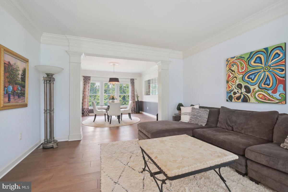 KINGS CROSSING - Residential