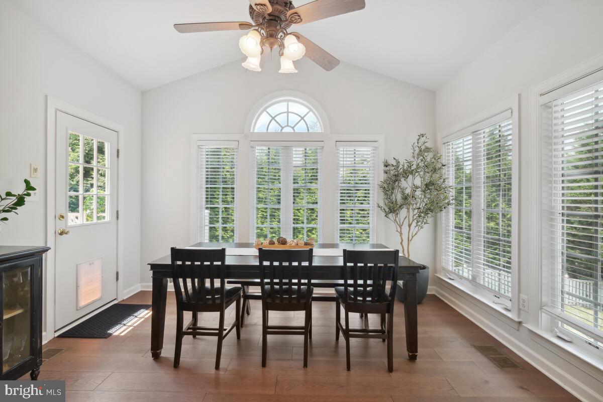 KINGS CROSSING - Residential