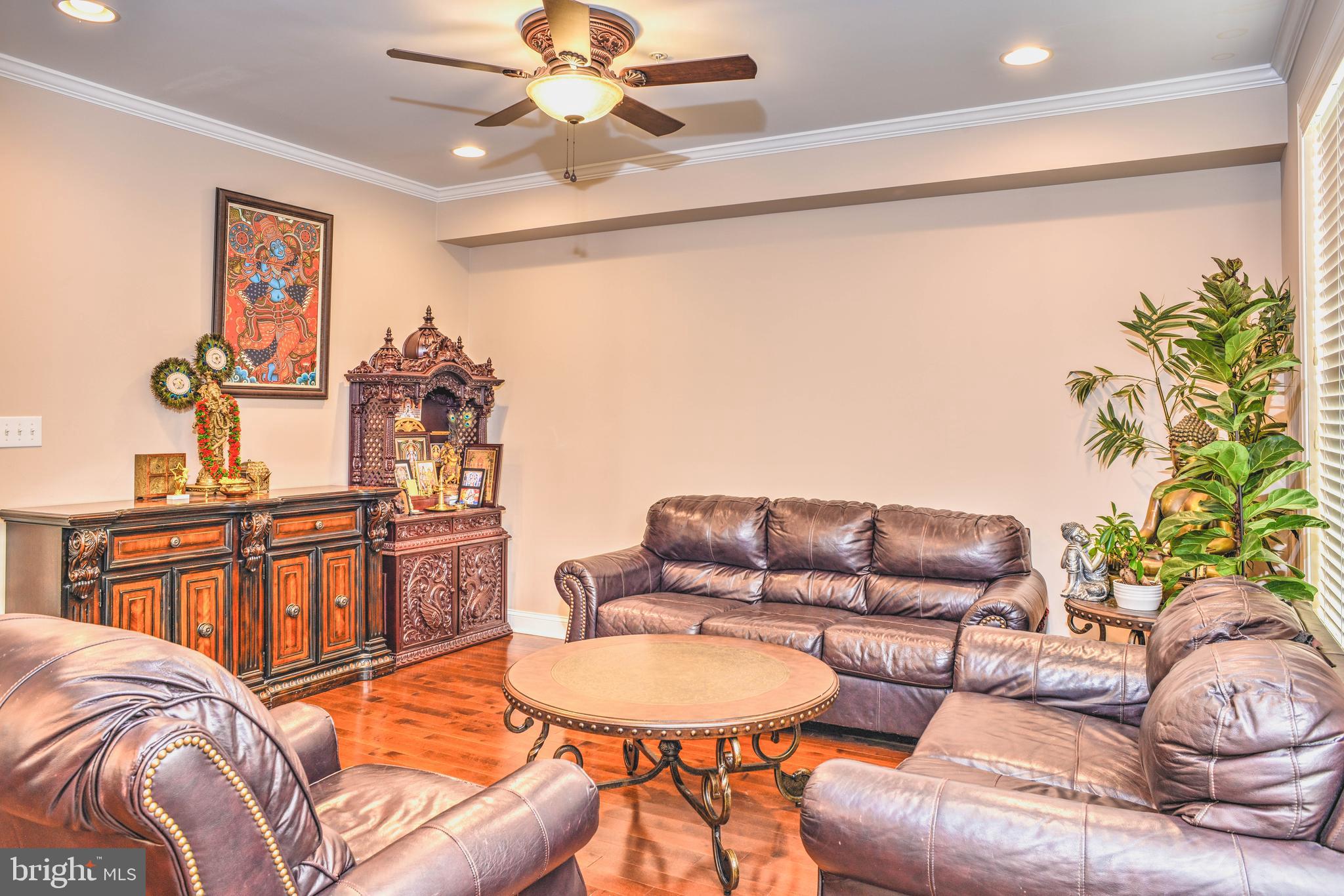 EMERALD WALK - Residential Lease