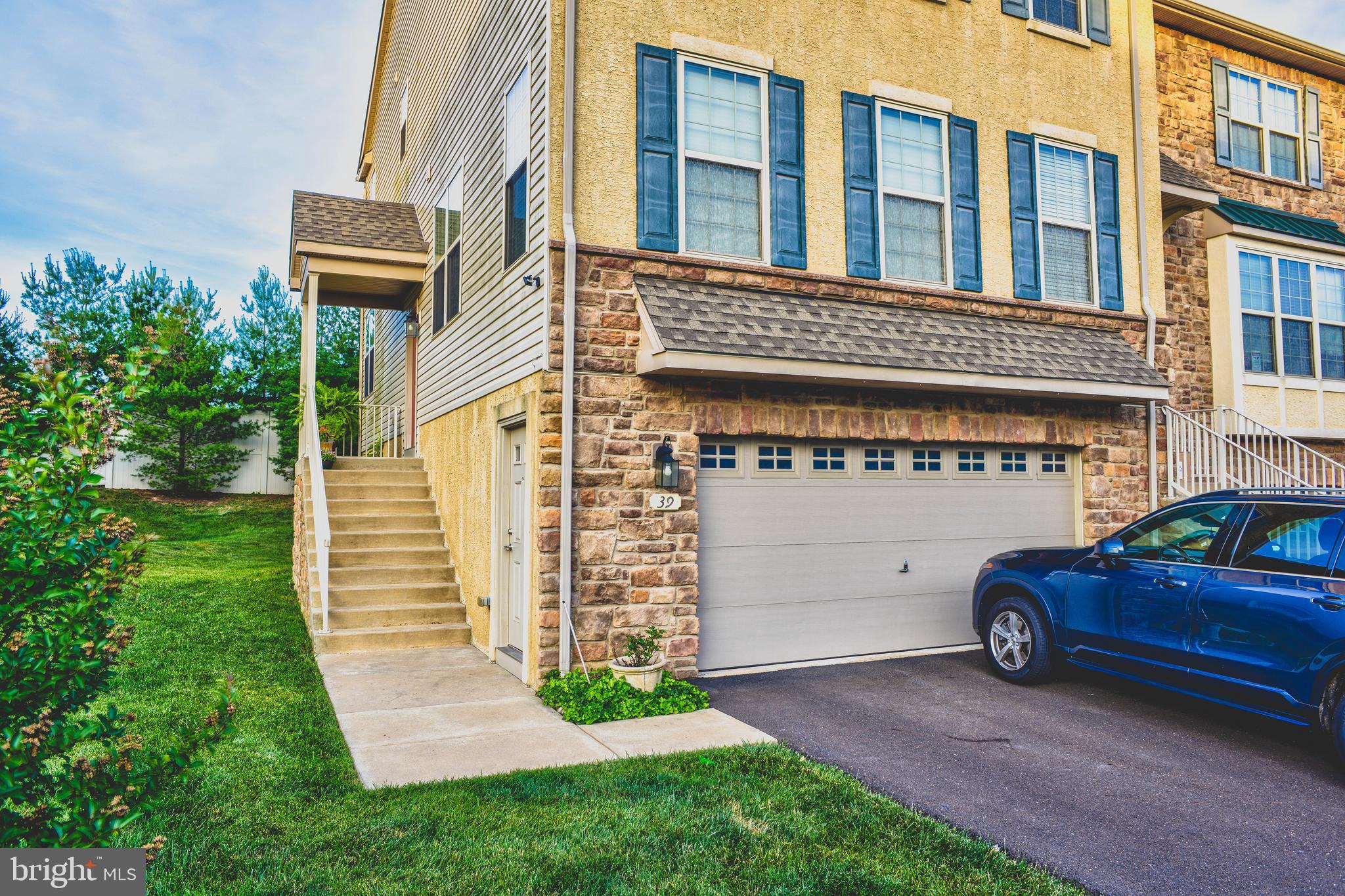 EMERALD WALK - Residential Lease