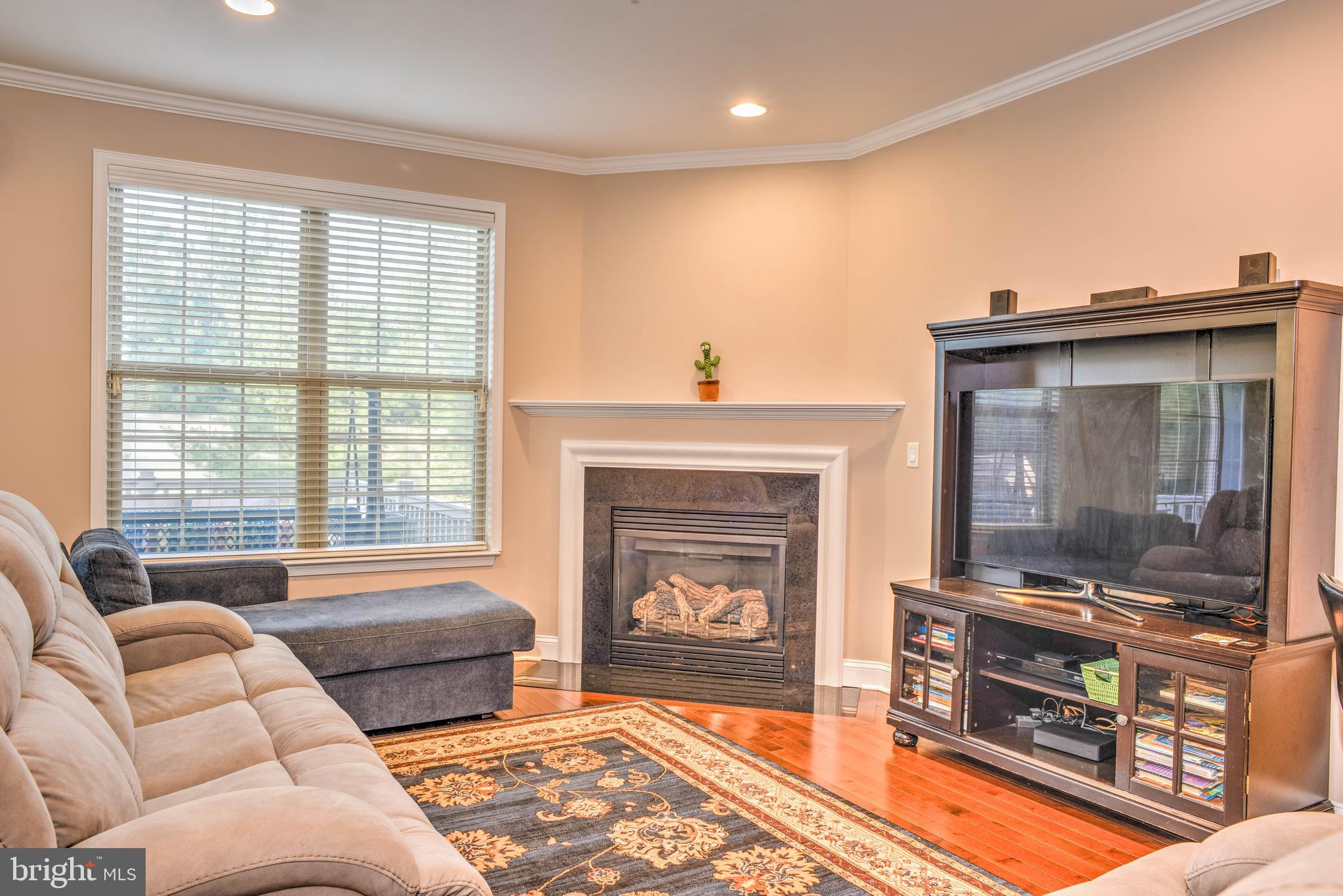 EMERALD WALK - Residential Lease