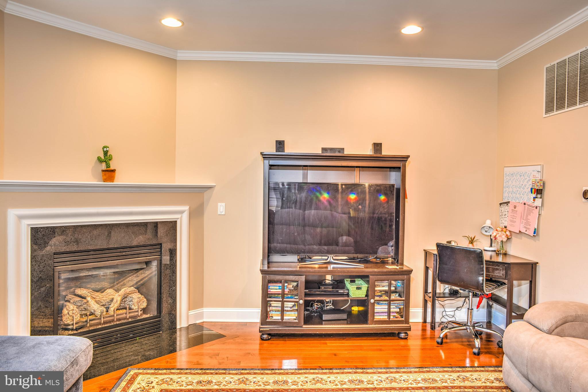 EMERALD WALK - Residential Lease