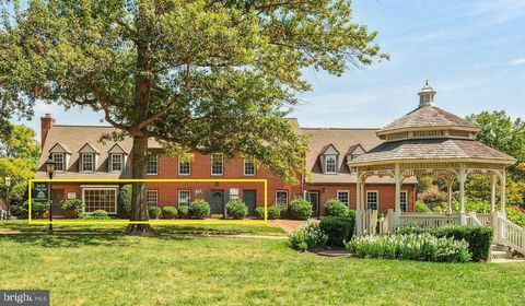 Photo of 752 Walker Road #C, GREAT FALLS, VA 22066 (MLS # VAFX2311436)