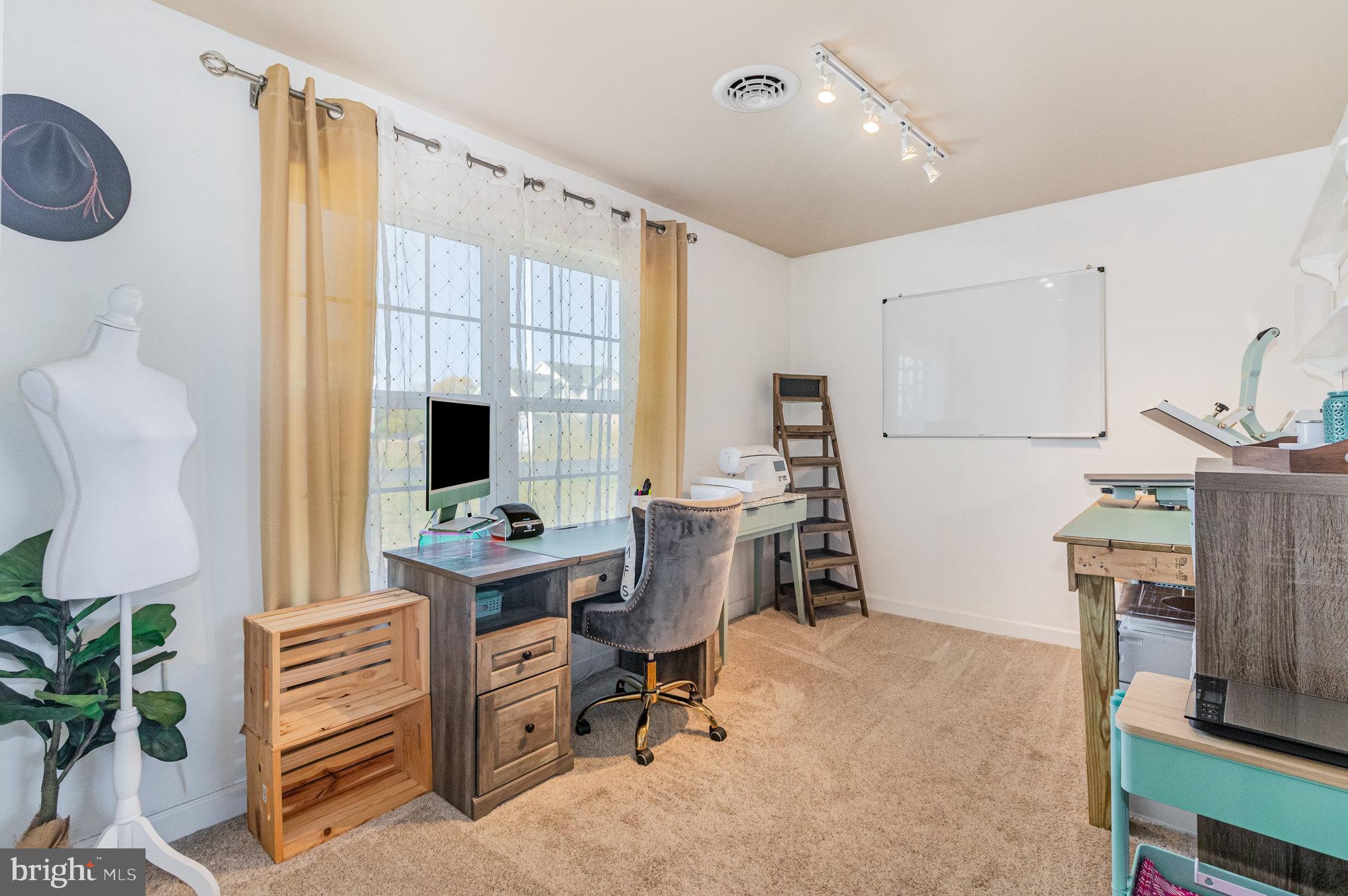 HUNTERS CHASE - Residential