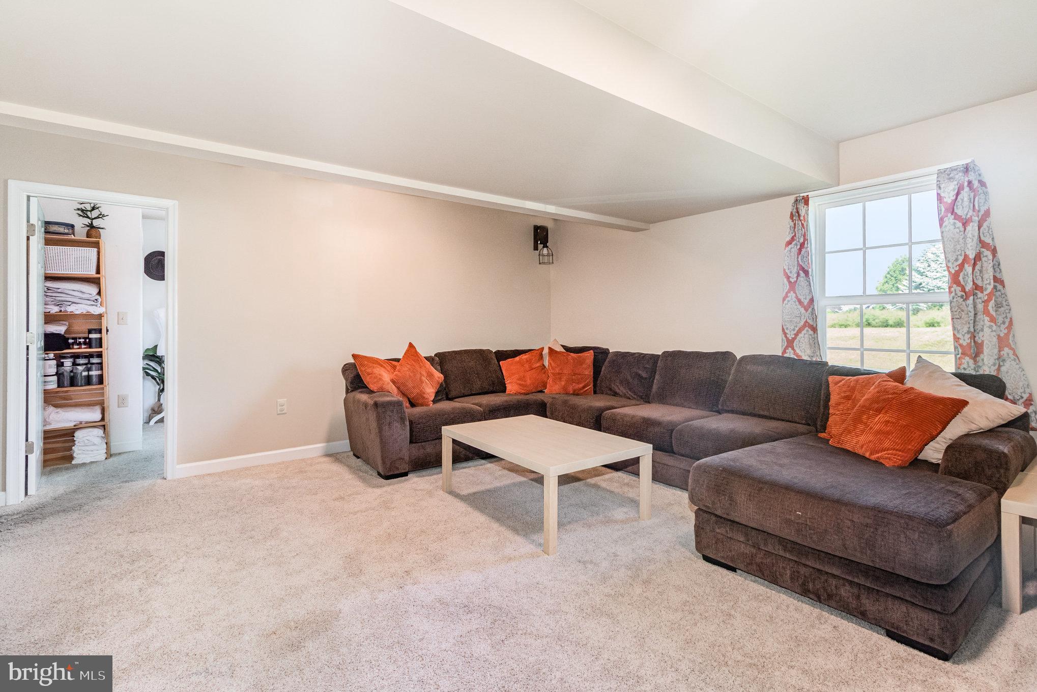 HUNTERS CHASE - Residential