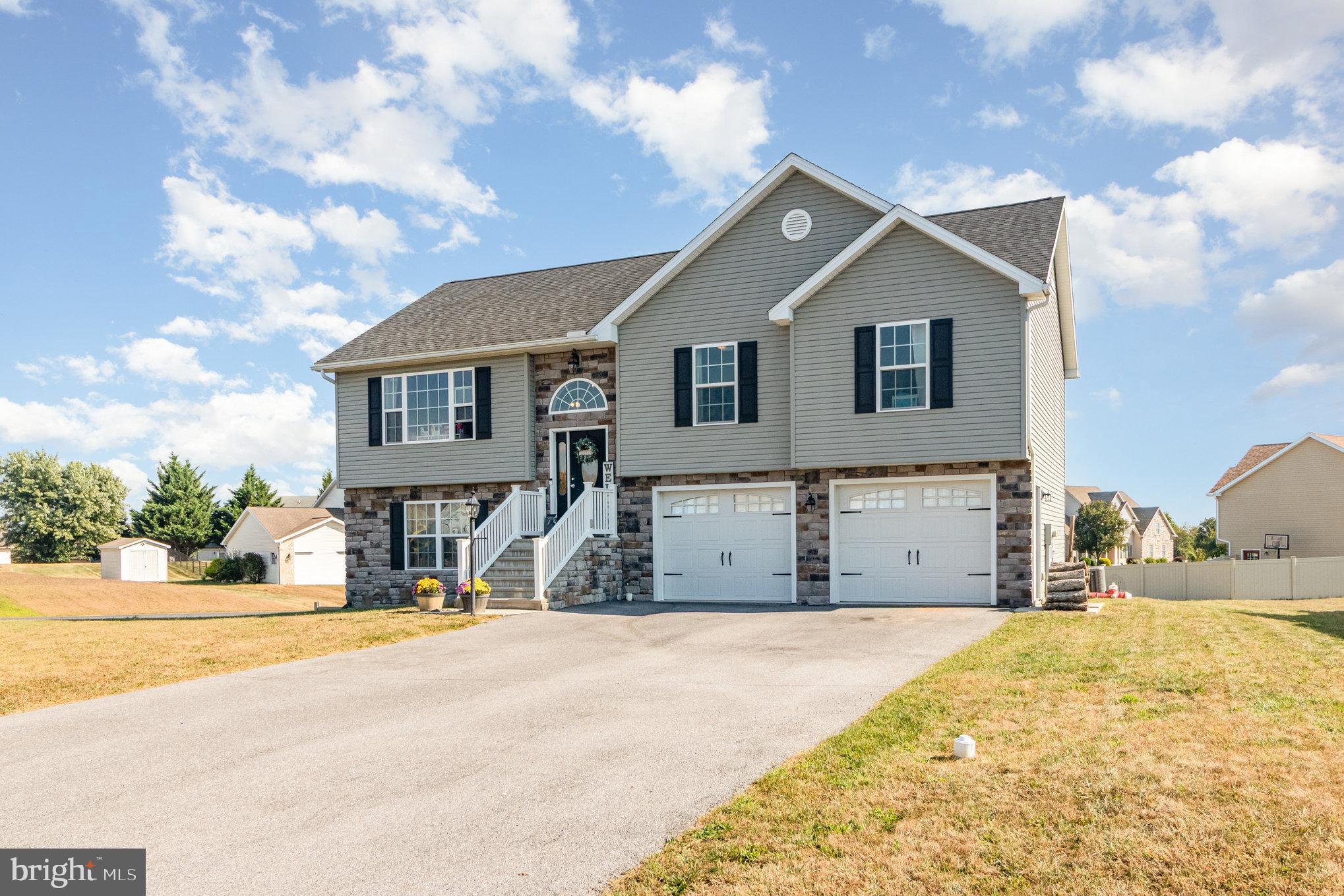 HUNTERS CHASE - Residential