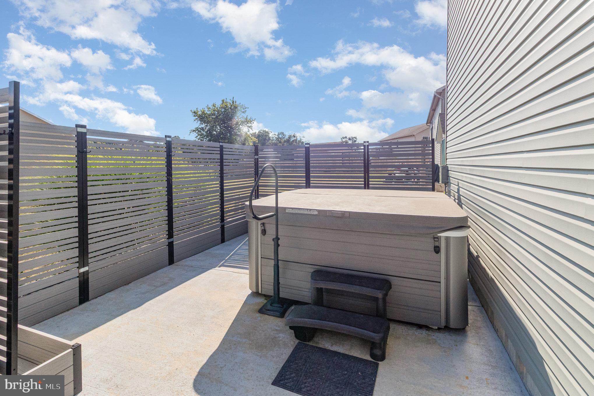 HUNTERS CHASE - Residential