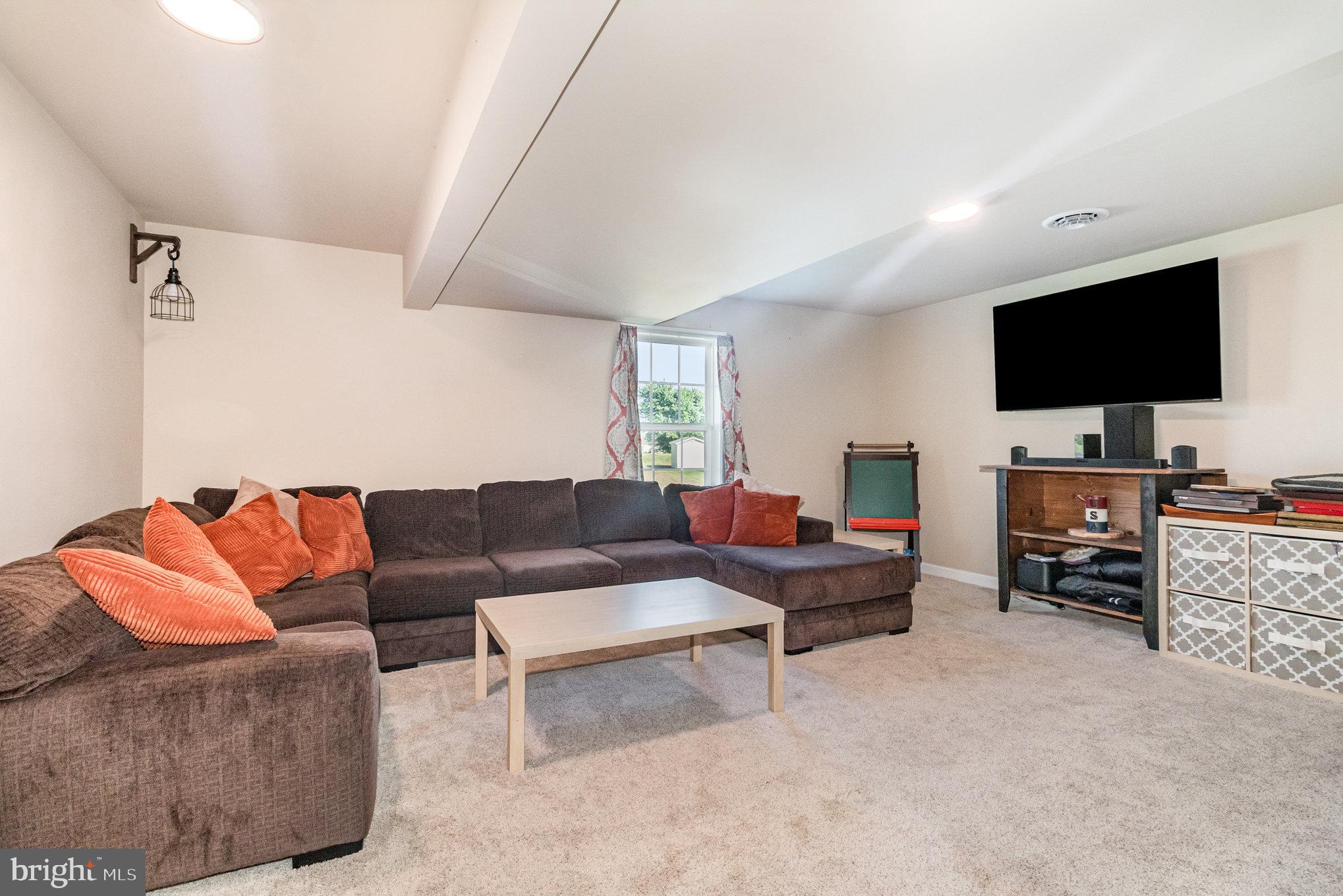 HUNTERS CHASE - Residential