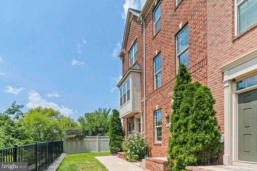 968 S MACON STREET