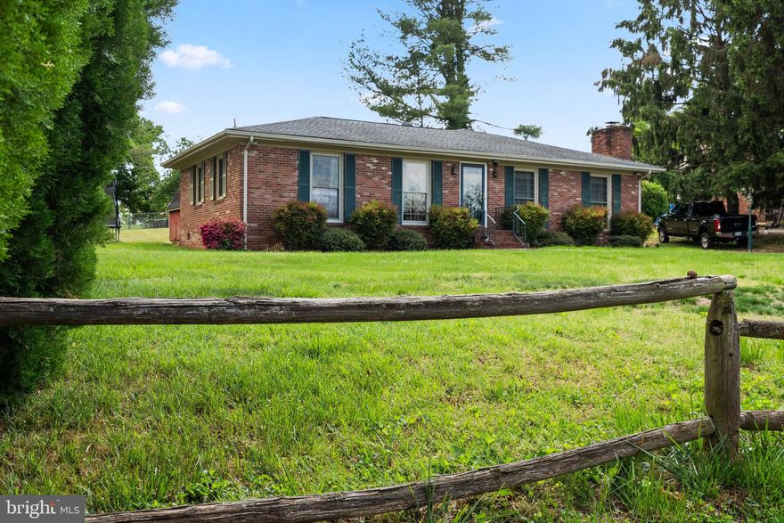 One-level rambler located in a non-HOA community. This home features 3 bedrooms and 2 full bathrooms. Enjoy a spacious country kitchen, a classic brick front, and a large, flat backyard. The eat-in kitchen is complemented by a separate dining room, while a private rear den offers a cozy retreat. Outside, you’ll find a concrete patio and a dedicated gardening area—perfect for outdoor living. Chickens are welcome!
Video recording on premises

Open House: Saturday, May 2nd from 1–3 PM.