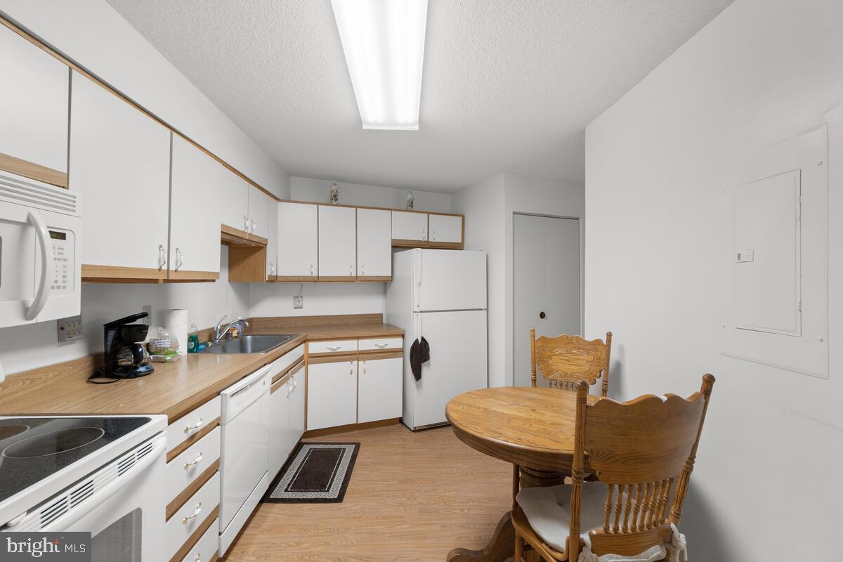 GREENS AT LEISURE WORLD - Residential