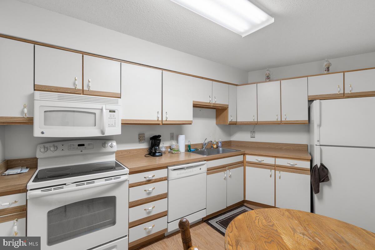 GREENS AT LEISURE WORLD - Residential