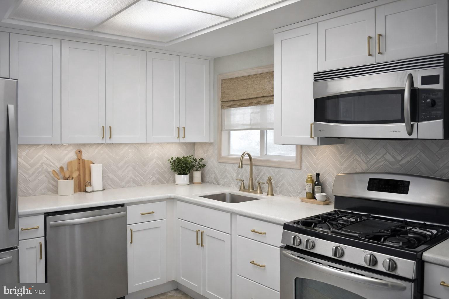 MYSTIC ISLAND - Residential