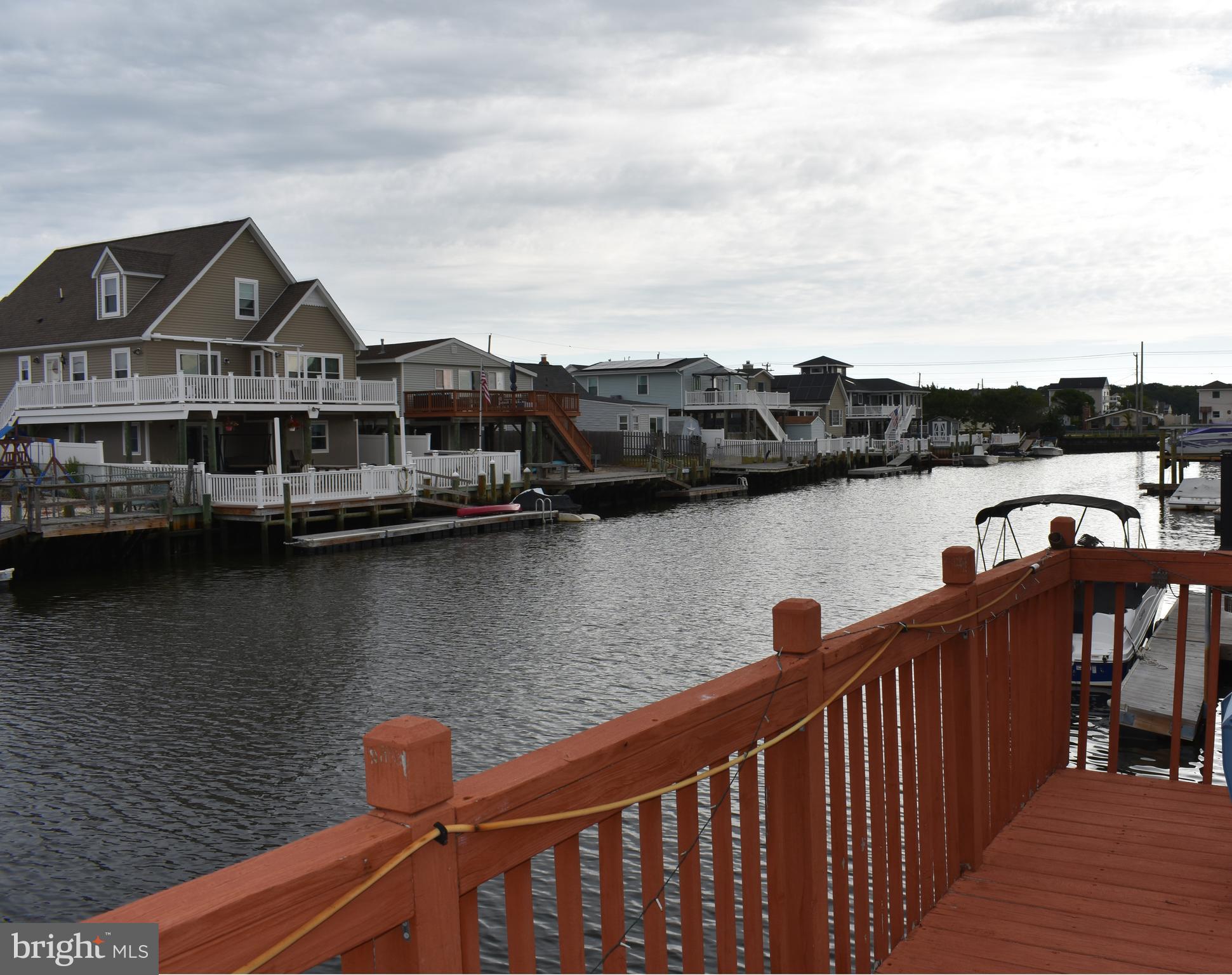 MYSTIC ISLAND - Residential