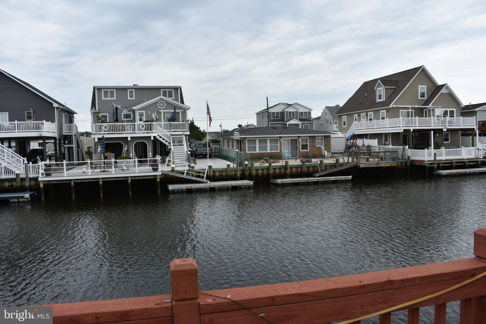 MYSTIC ISLAND - Residential