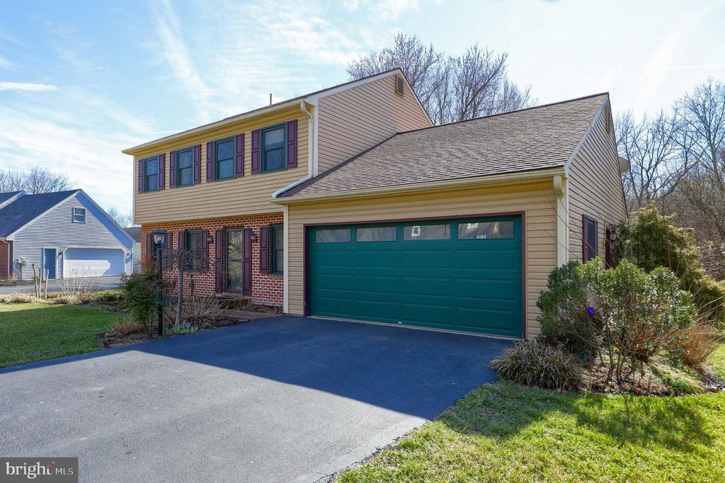 Photo of 20 WHITCRAFT DR, LITITZ, PA 17543 (MLS # PALA2030692)