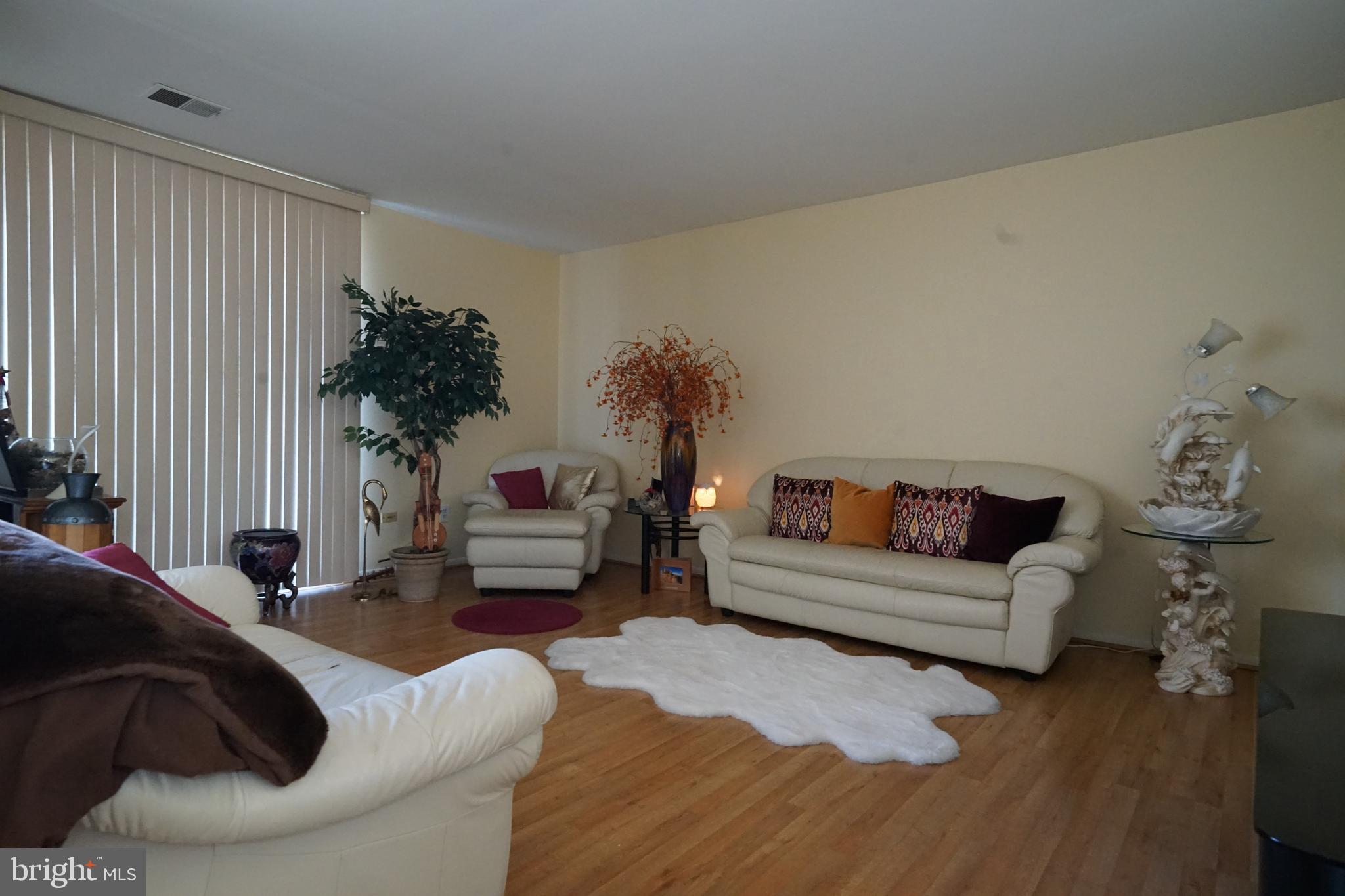 PINES CONDO 01 - Residential