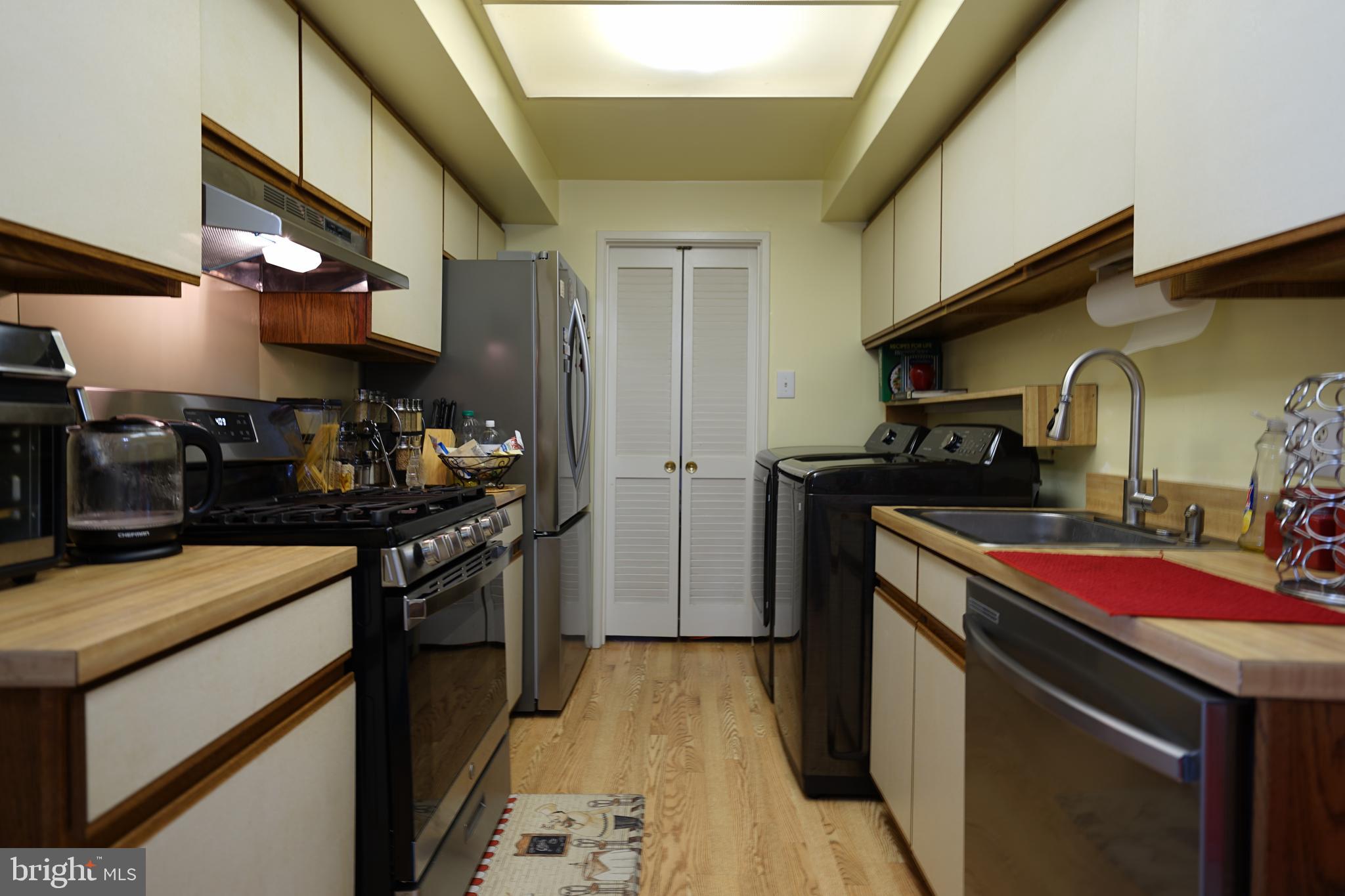 PINES CONDO 01 - Residential