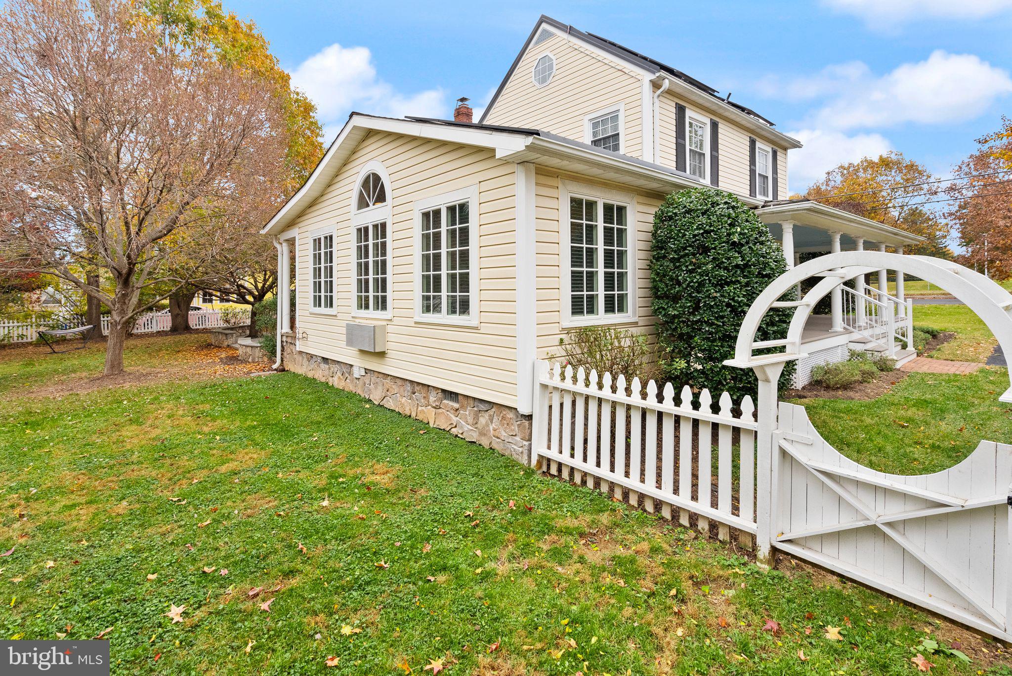 BROOKE MANOR - Residential Lease