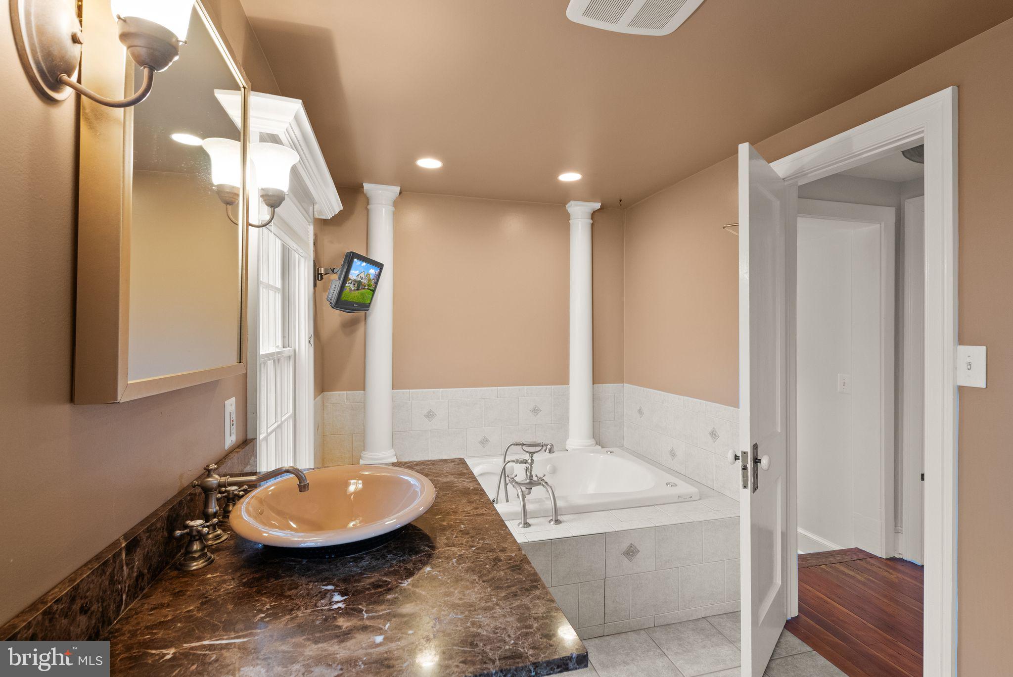 BROOKE MANOR - Residential Lease