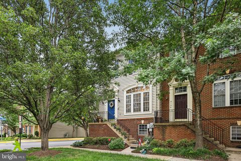 8154 SKELTON CIRCLE FALLS CHURCH VA 22042