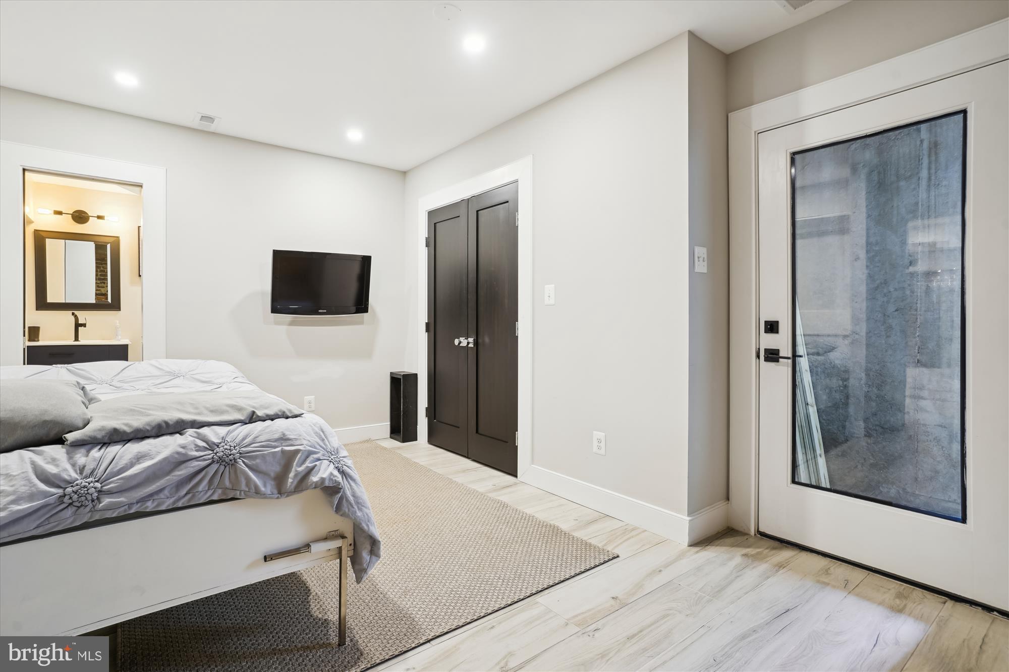 OLD TOWN ALEXANDRIA - Residential