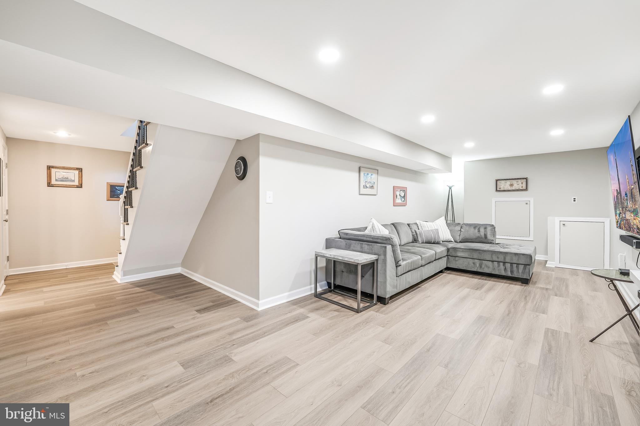 MONTCLAIR - Residential