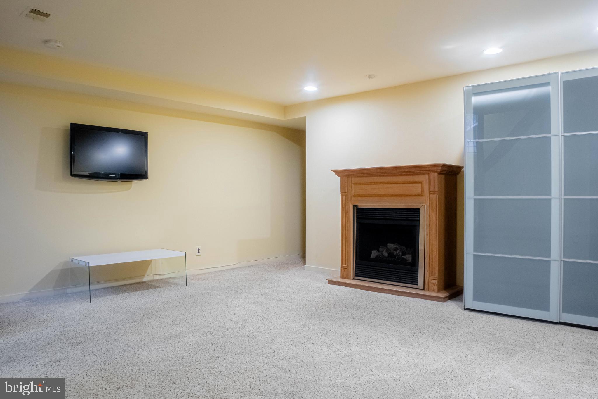 WASHINGTON SQ WEST - Residential Lease