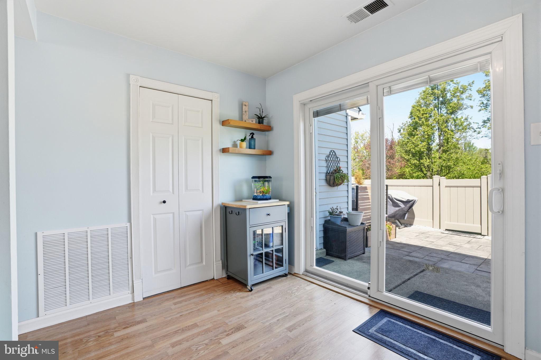 COUNTRY BEND - Residential