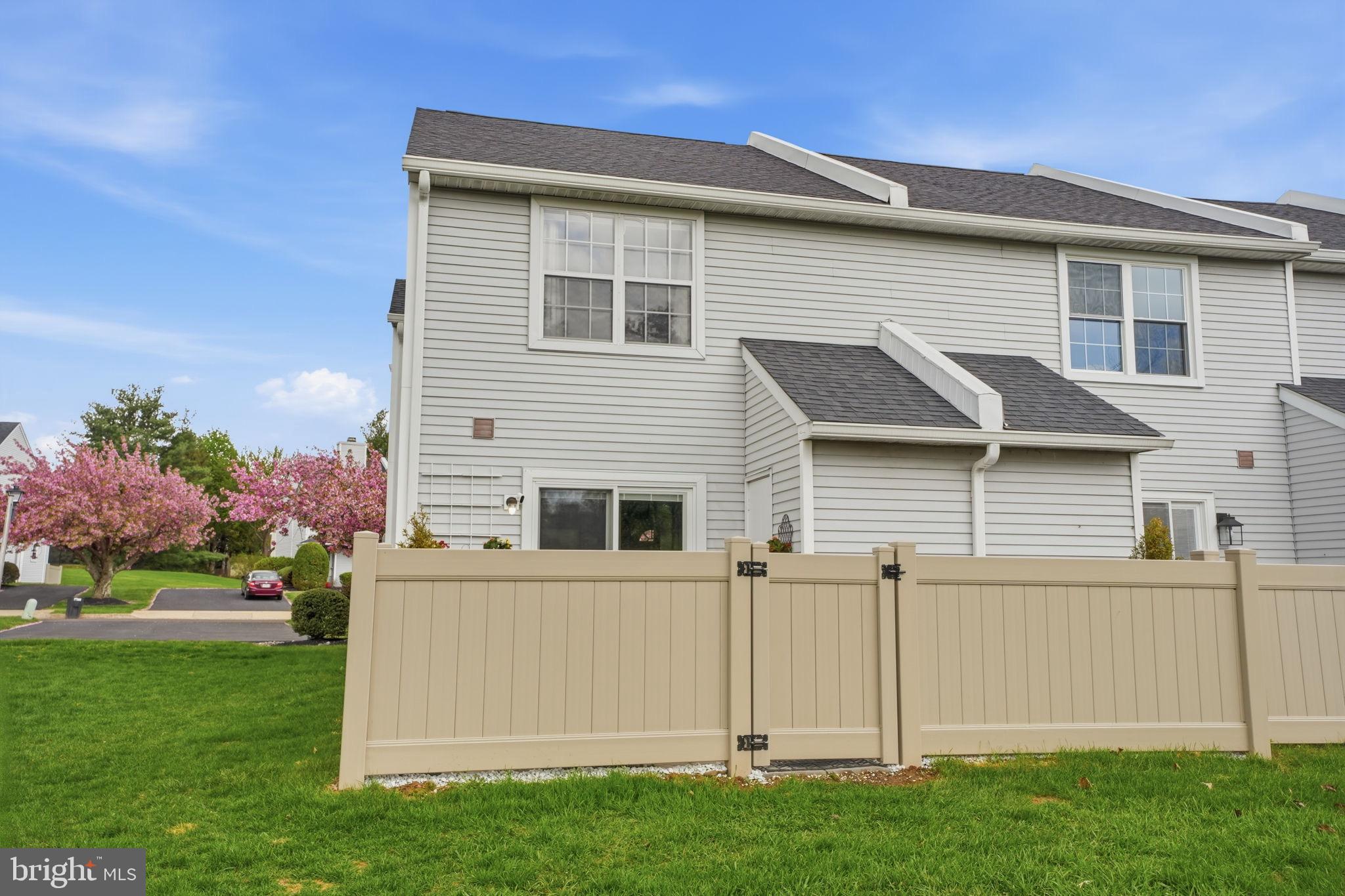 COUNTRY BEND - Residential