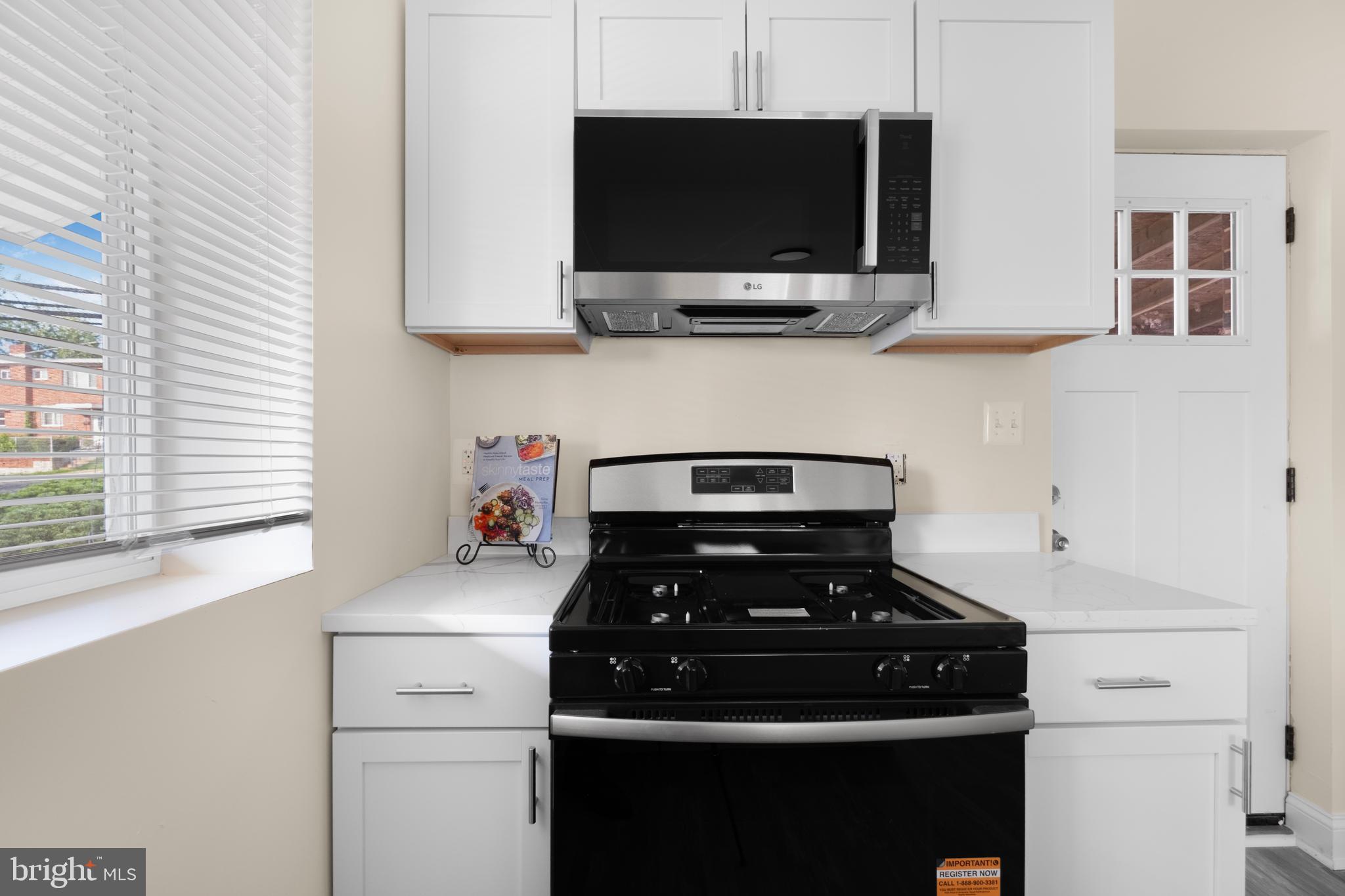 GLASSMANOR - Residential Lease