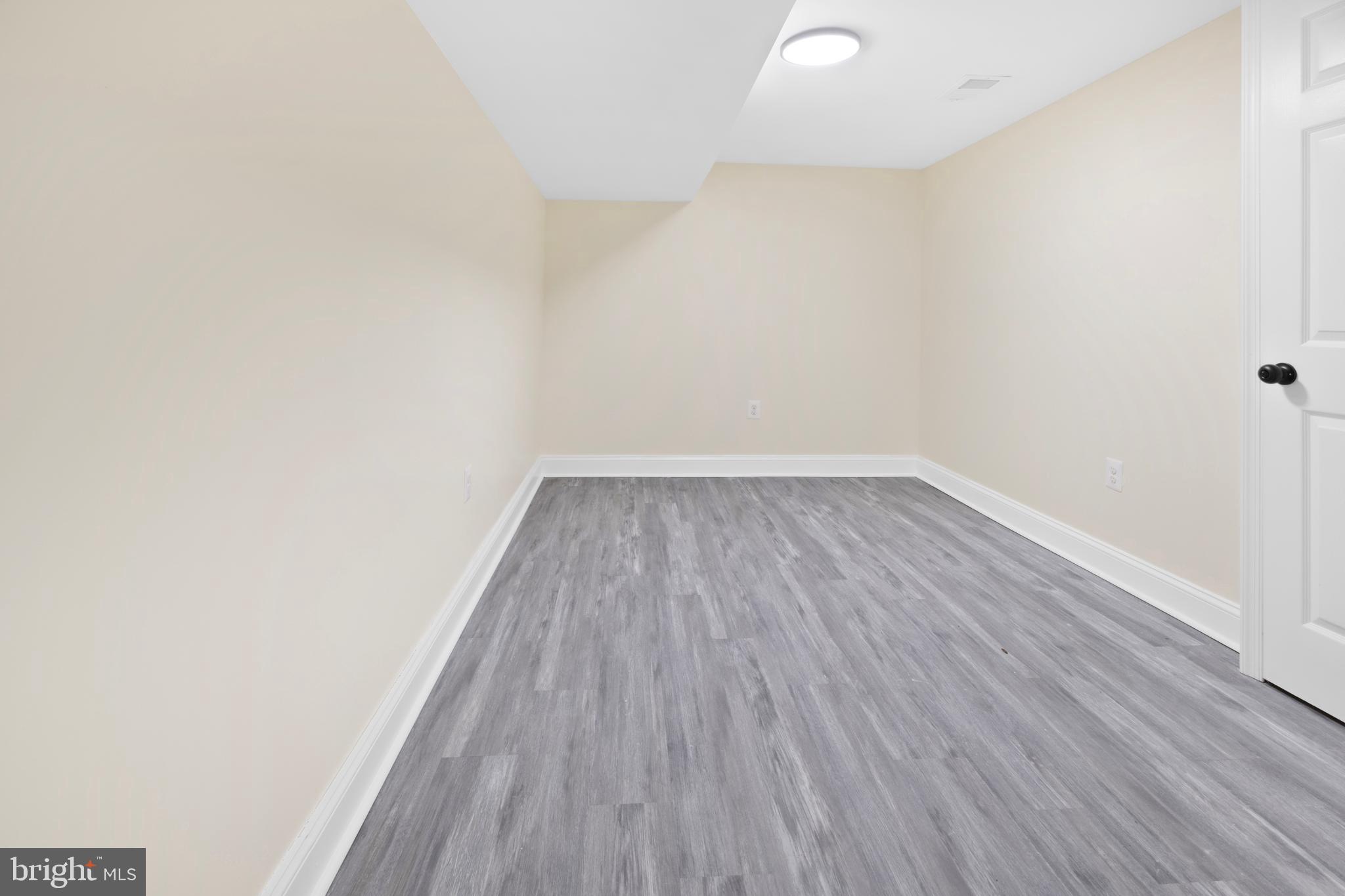 GLASSMANOR - Residential Lease