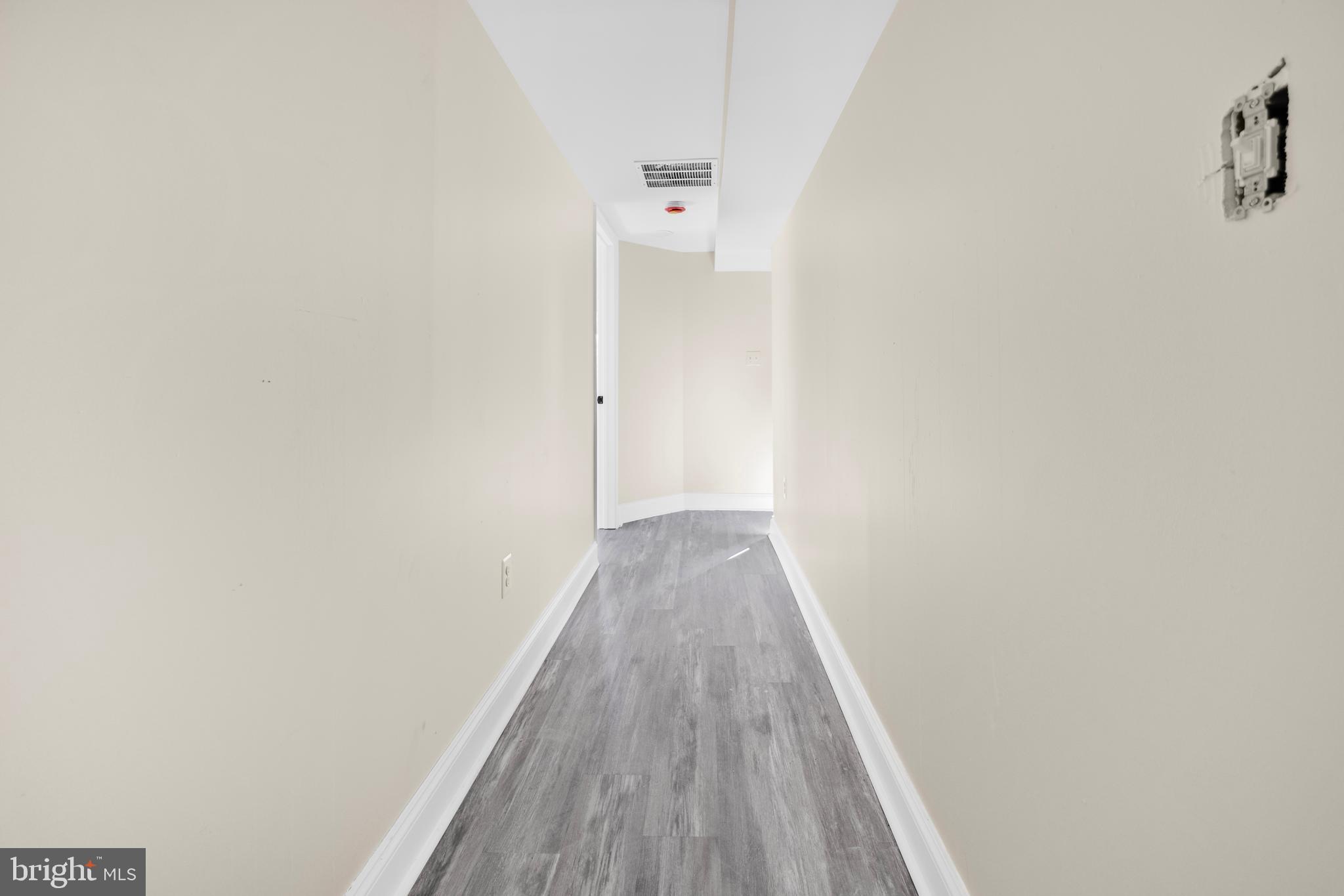 GLASSMANOR - Residential Lease