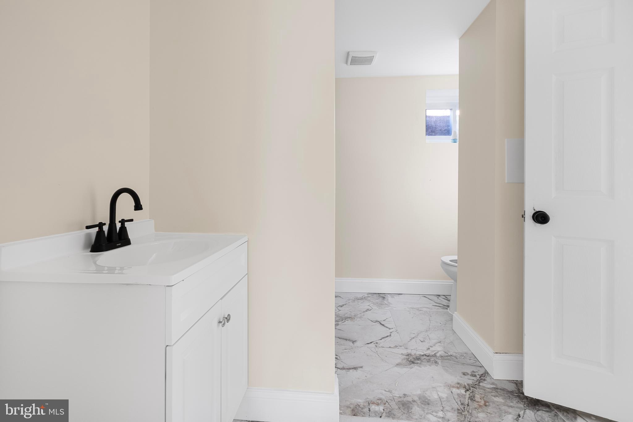 GLASSMANOR - Residential Lease