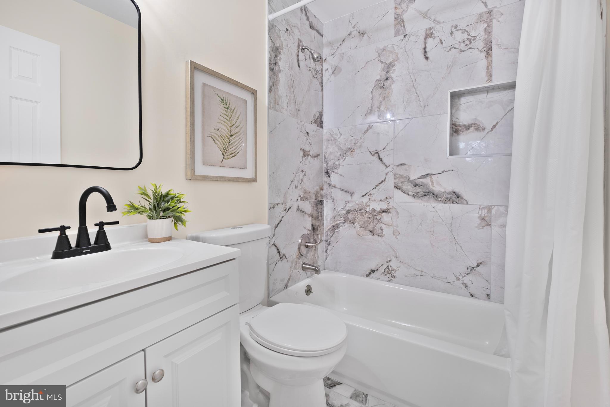 GLASSMANOR - Residential Lease