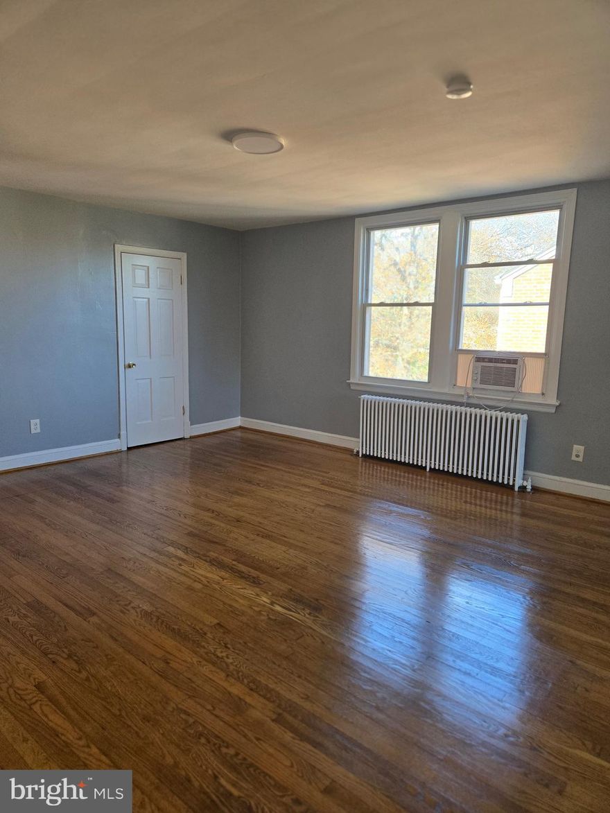 Welcome home to this bright and spacious 3-bedroom with a den nestled in a quiet, convenient neighborhood of Oxon Hill—just minutes from National Harbor, Topgolf, and Tanger Outlets!

The home features a comfortable layout with a large living room, formal dining area, and a flexible den that’s perfect for a home office, guest room, or creative space. Enjoy the ease of on-site laundry and modern kitchen amenities including a dishwasher, full-size range, and ample cabinetry.

Rental insurance required.