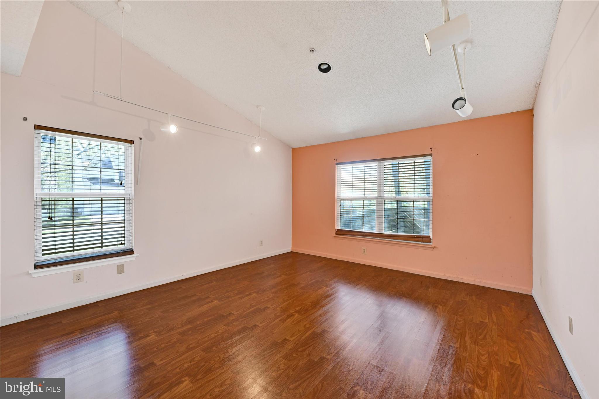 RIVERSIDE - Residential