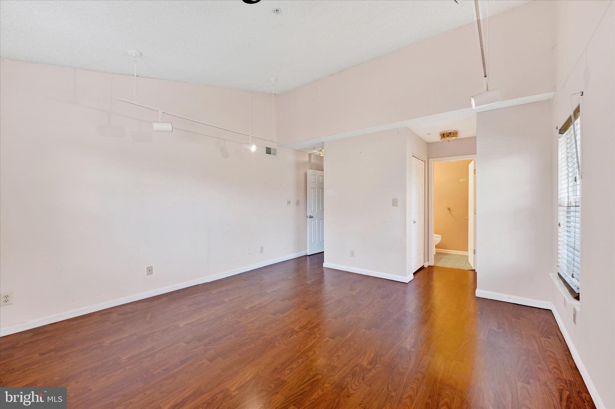 RIVERSIDE - Residential