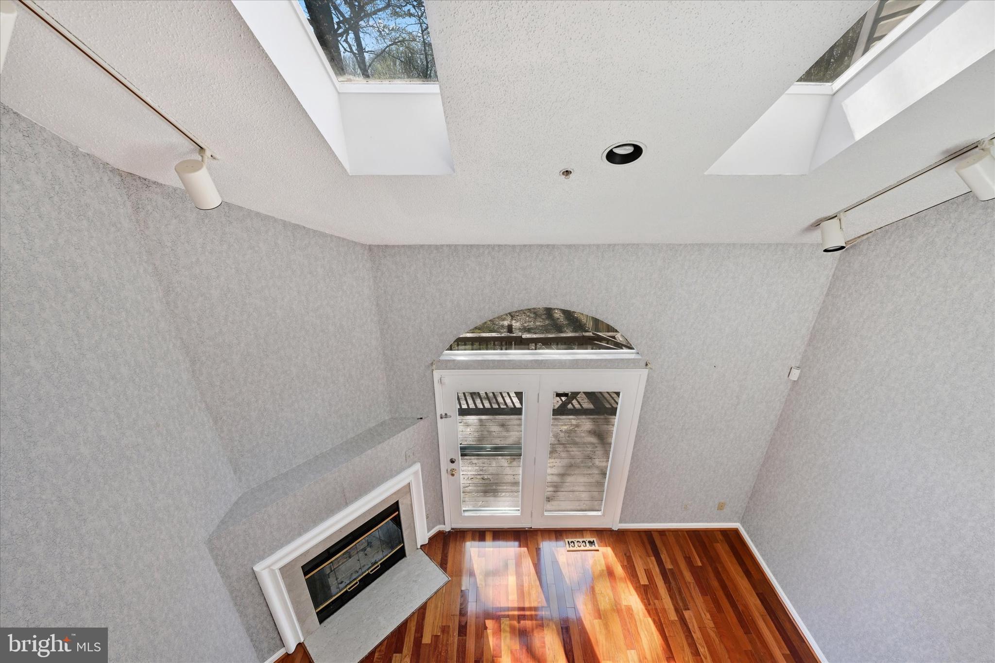 RIVERSIDE - Residential