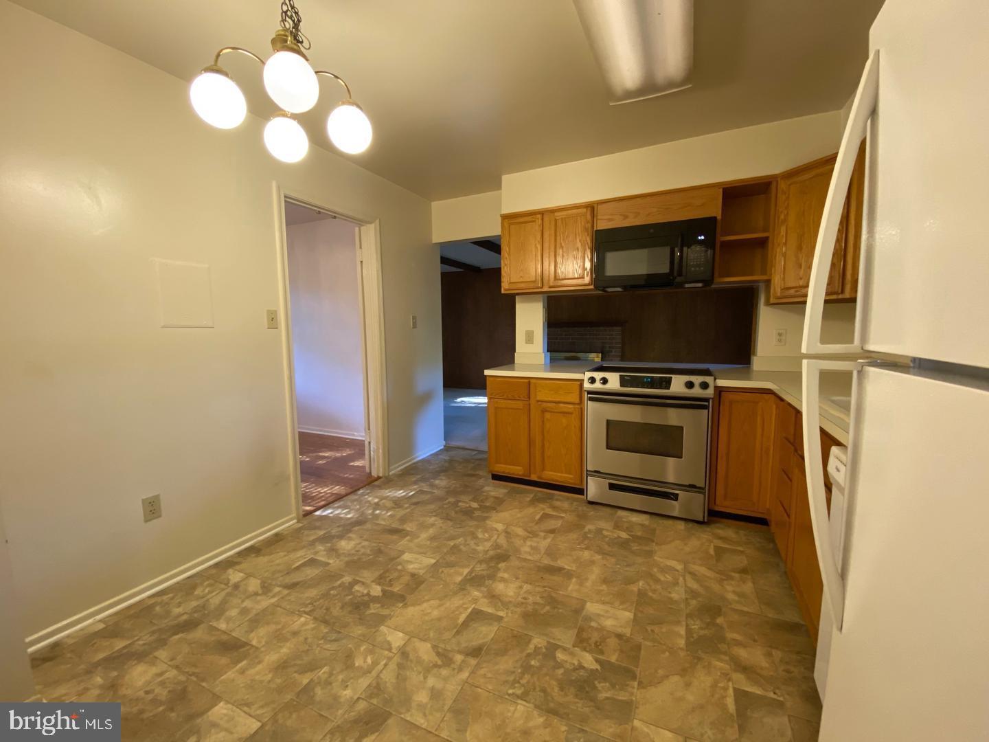 WEST SPRINGFIELD - Residential Lease