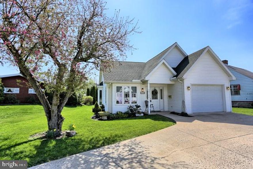 Ranch style home located in a desirable neighborhood on Lewistown's South Side.  Built in 2005 this home features vaulted ceilings in the living and dining areas, open concept floor plan, sunroom, custom cabinets and breakfast bar in the kitchen, and plenty of natural light.  Home offers complete one floor living and a convenient location.