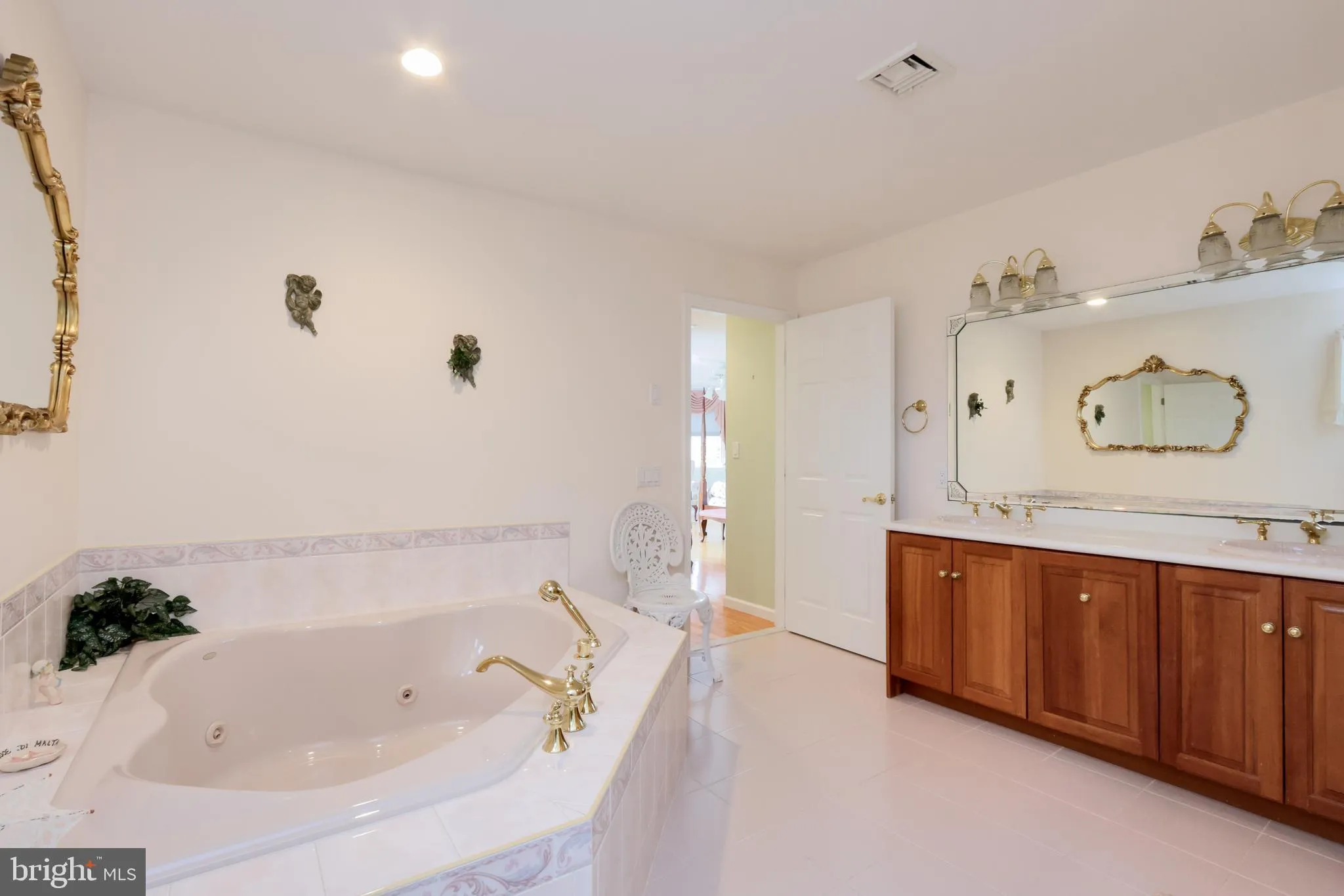 Barnegat Light, New Jersey 08006, United States, 4 Bedrooms Bedrooms, ,4 BathroomsBathrooms,Residential,Contingent,109892