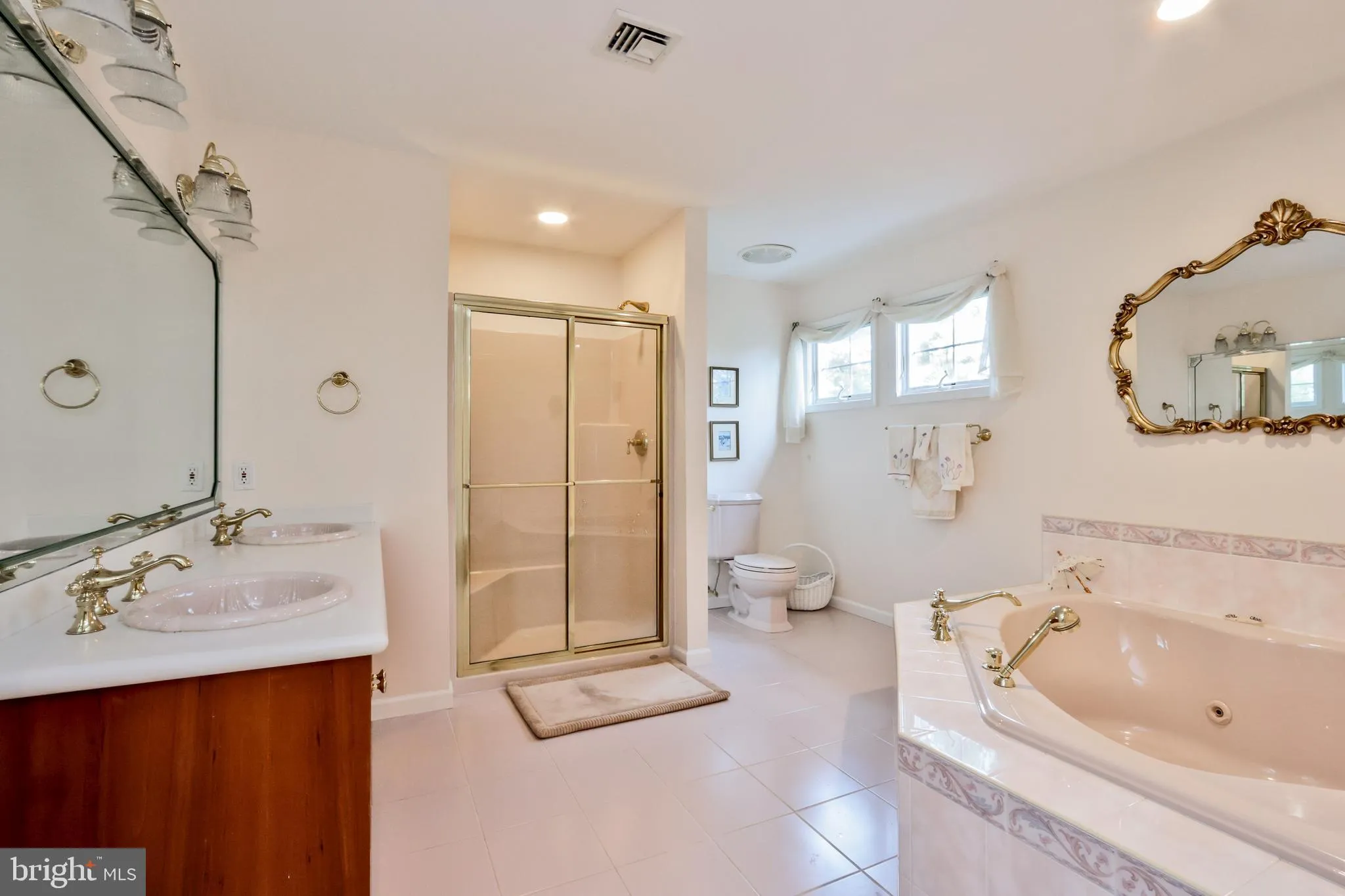 Barnegat Light, New Jersey 08006, United States, 4 Bedrooms Bedrooms, ,4 BathroomsBathrooms,Residential,Contingent,109892