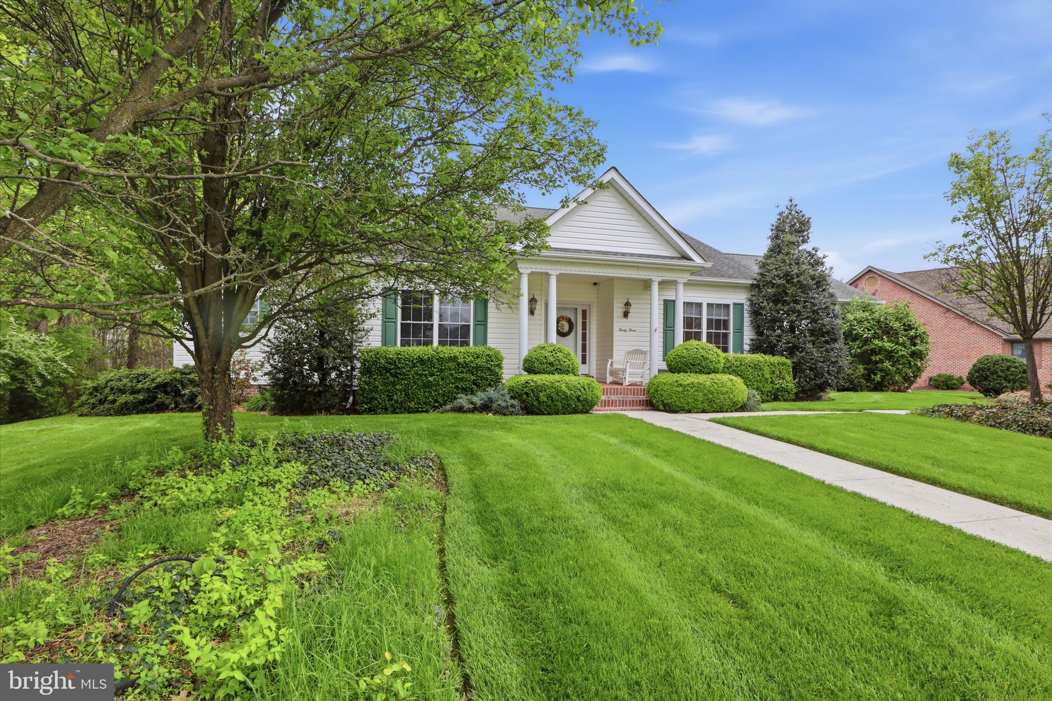 33 WARM BREEZE COURT