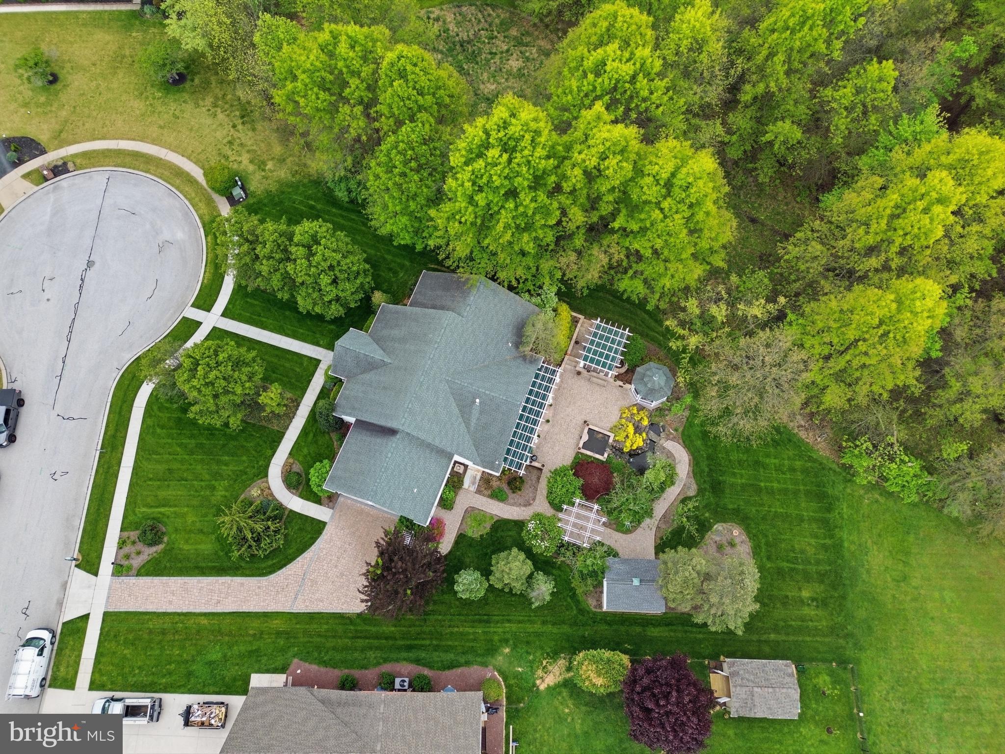 33 WARM BREEZE COURT