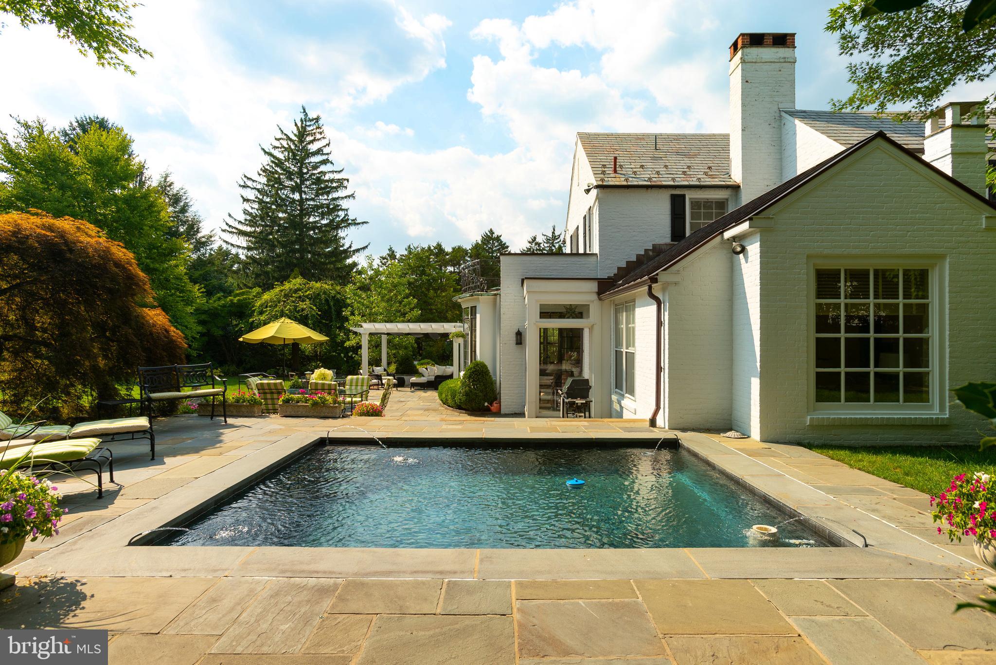 CHESTNUT HILL - Residential